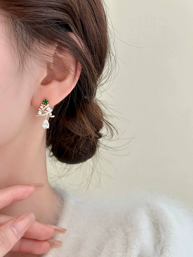 Asymmetrical Earrings, European Style for Elderly, Christmas Motifs, Lightweight 10 cm
