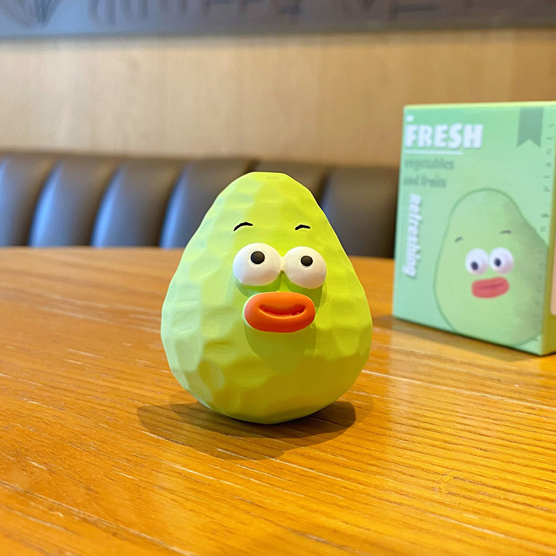 Оригинальный фруктовый орнамент-авокадо в стиле резьбы по дереву второго поколения.