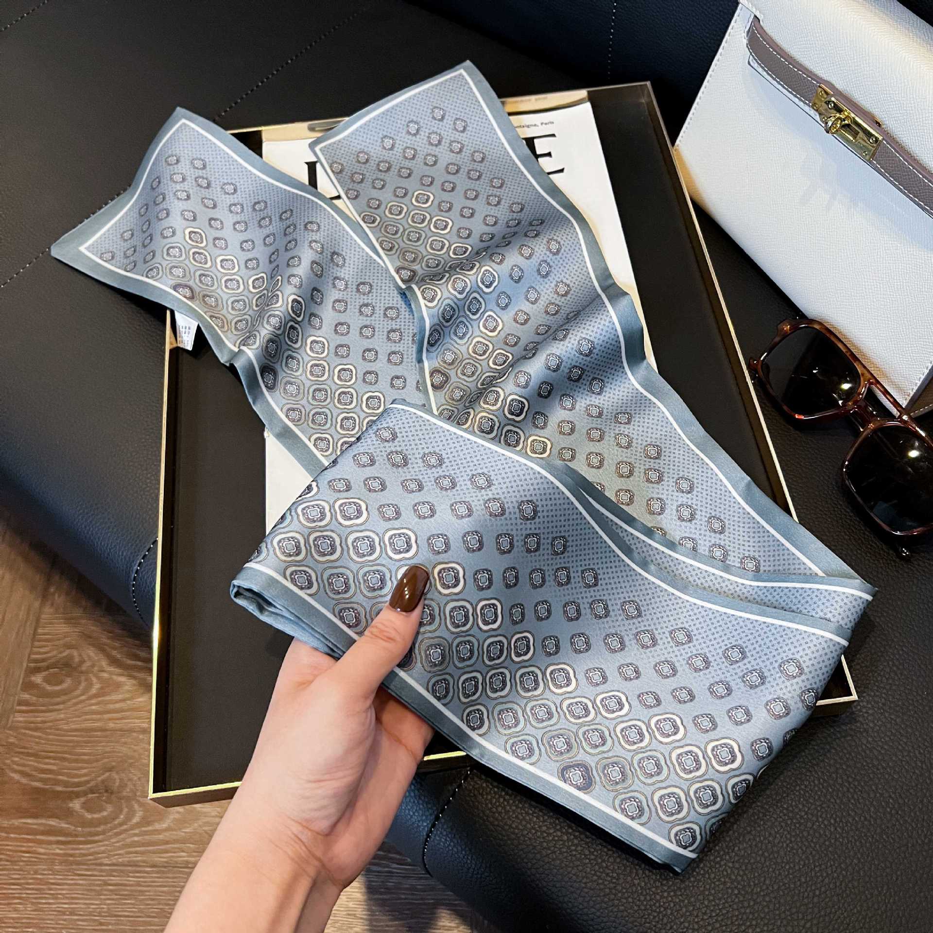 Nueva bufanda de seda pequeña banda larga estrecha para el cabello mujer estilo primavera y otoño moda madre bufanda estilo verano estilo fino serpentina bufanda al por mayor