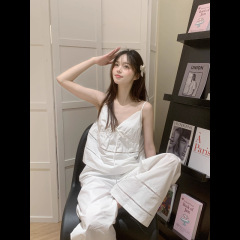 純粋な欲望の少女の大衆のデザイン感vネックパジャマ女性の夏の新しい洋気ギャルのズボンの家庭服の2つのセット