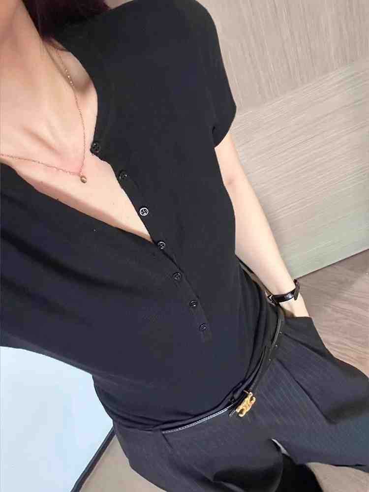 검은색