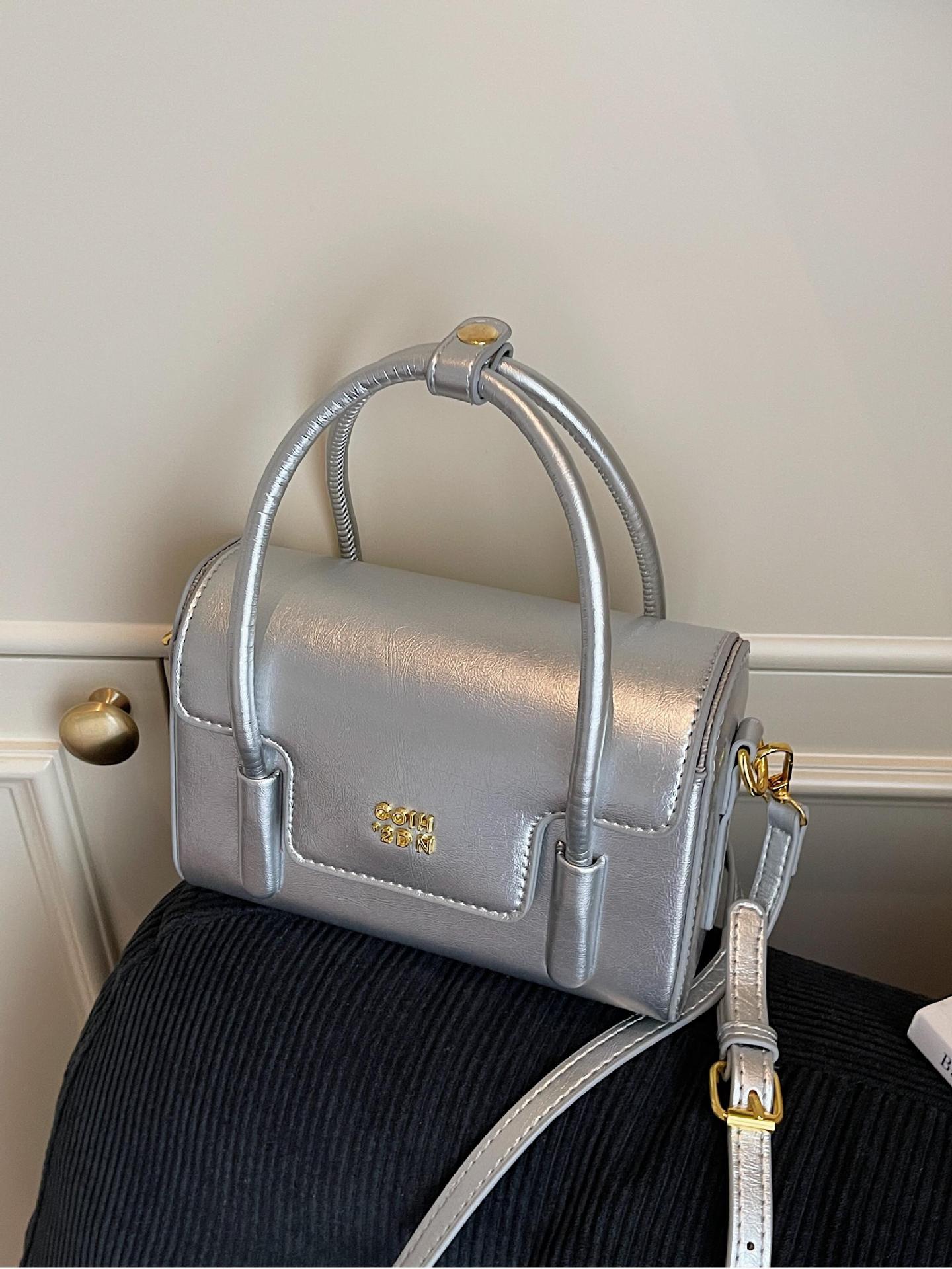 Bolso cuadrado pequeño de mano de tendencia retro coreana 2025 nuevo bolso de hombro de moda salvaje popular bolso de mensajero de alta gama