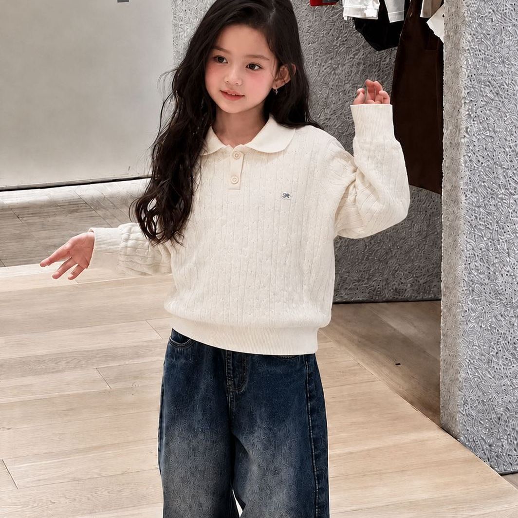 Korean-style minimalist embroidered off-white polo knit sweater for girls, perfect for spring and autumn, featuring a cable knit textured collar and soft, cozy base layer.