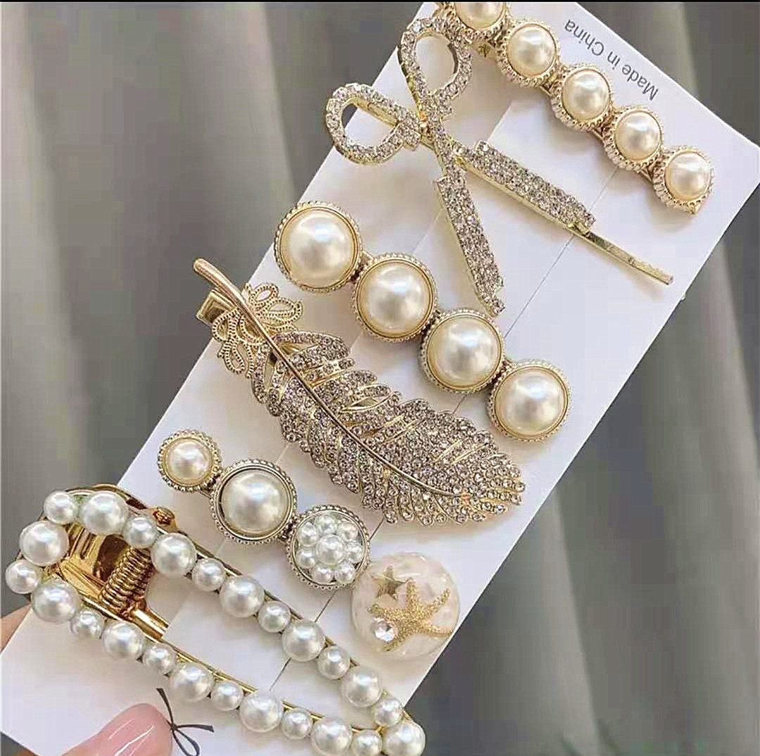 Geometric golden set flower-shaped