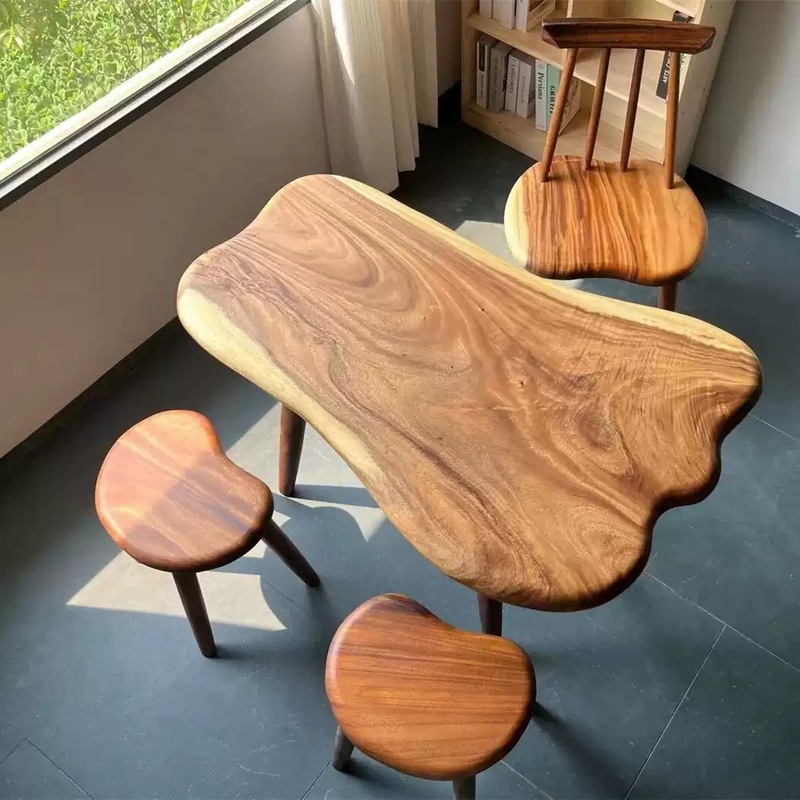 胡桃材無垢材茶テーブル、自然な形のテーブル、雨木異形バルコニー用小型茶テーブル、小スペース用スツール、レジャーチェア、異形デザイン|undefined