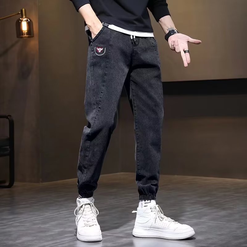 Otoño marca de moda Harlan jeans pantalones de pies pequeños de estilo coreano para hombres pantalones elásticos sueltos de otoño e invierno con cintura elástica para hombres