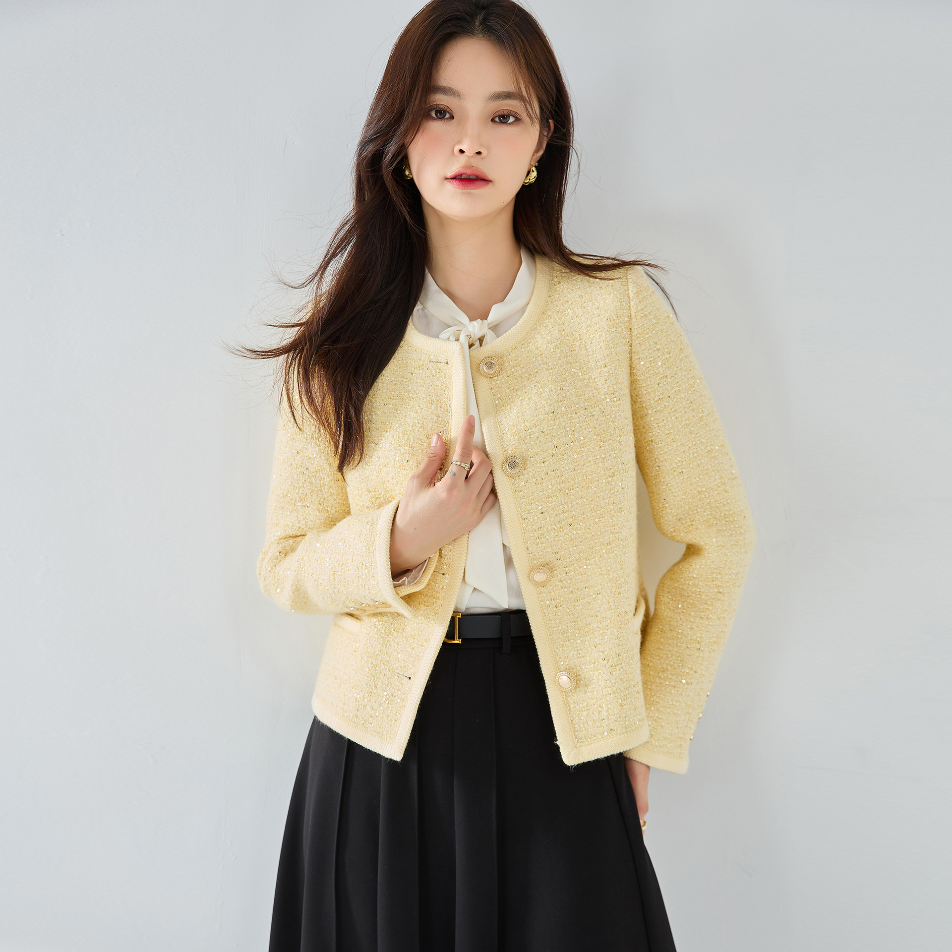 25 primavera nuevo pesado especial de lujo lentejuelas extravagantes fragancia pequeña chaqueta amarilla de alta calidad top de caja corta 15408