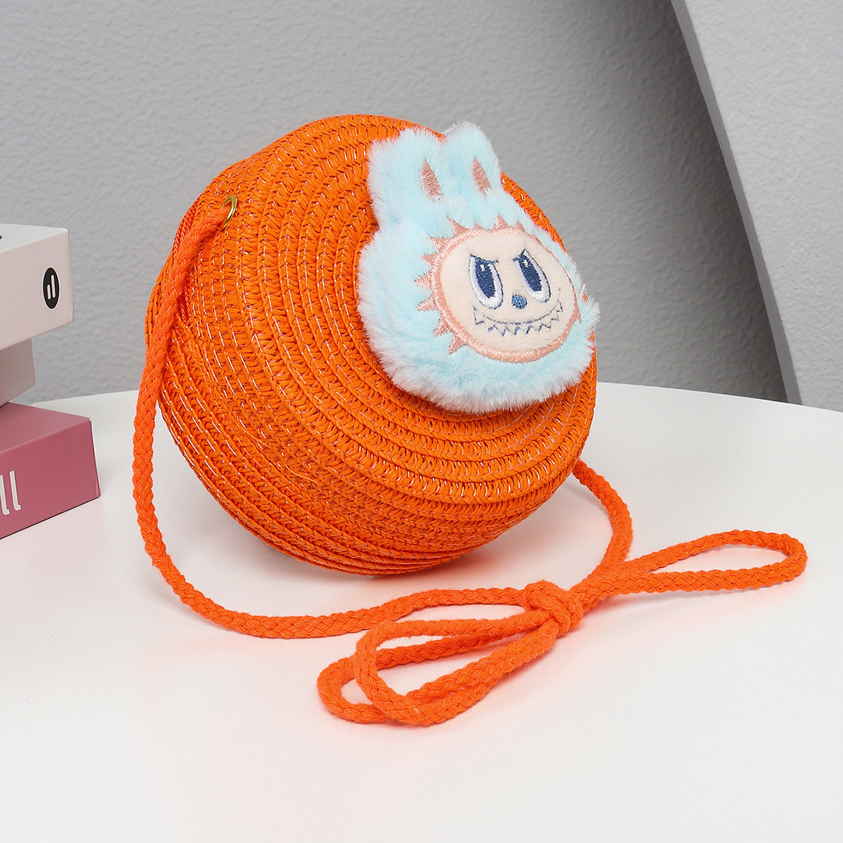 주황색 둥근 가방 + 파란색 천