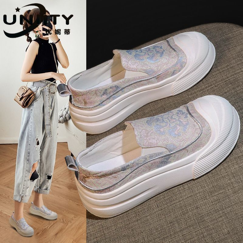 Zapatos de lona de base gruesa de verano para mujeres Xiaoboan nuevo estilo chino 2024 nuevo zapato de altura de concha de cabeza explosión
