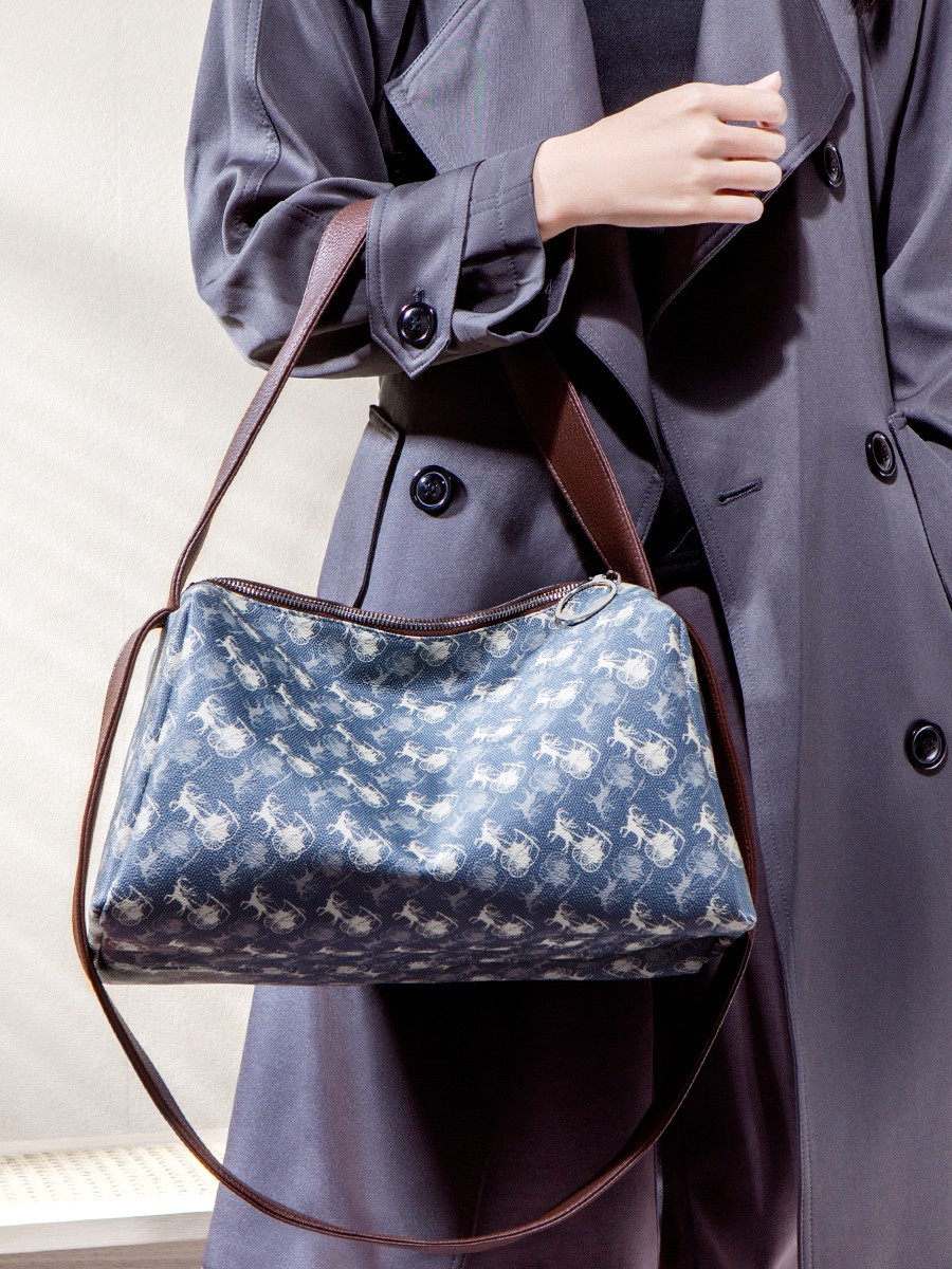 Bolsa impresa de gran capacidad para mujeres 2025 invierno nuevo nicho de textura de alta calidad para viajar mochila de hombro