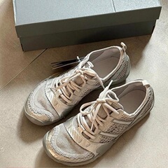 Gao Yuanyuanと同じスタイルの女性用6cmインチ高さ増加裸足靴2025新しいMT10通気性のあるカジュアルなアウトドア薄底靴