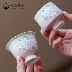 手描きのアジサイのお茶の杯の陶磁器のプーアル茶の主人の品茗杯の高い顔の値のコップの女性の専用の贈り物の卸売り