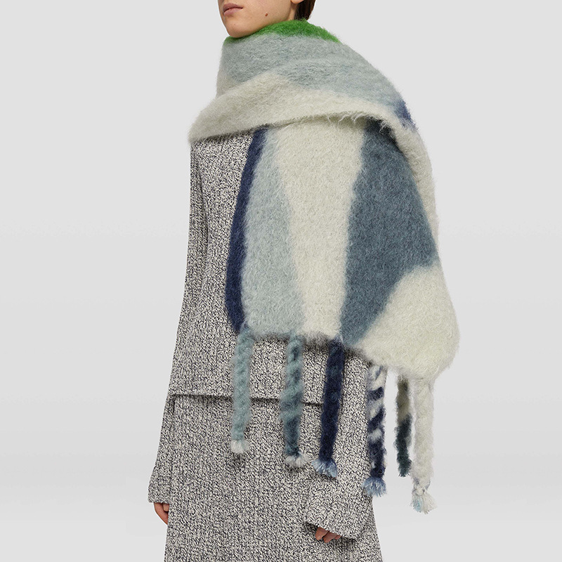 Semplice ed elegante, spesso scialle in imitazione cashmere Jil's e la stessa calda sciarpa in mohair per l'autunno e l'inverno_voghion.com