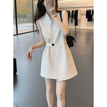 ���eͨ���L��ɫ�o���ļ����s�К��|�@��Ůʽ��ɫ�ļ�ȹ�ӱ���