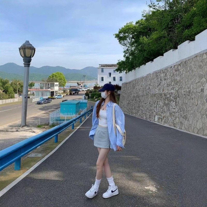 ブルー長袖シャツ女性のための 2025 春と秋の韓国スタイルのルーズシルエット多用途カジュアルコットン日焼け止めシャツジャケット|undefined