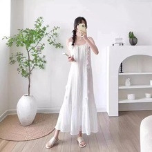 法式小清新绿色立体花朵吊带连衣裙女夏季休闲度假风显瘦沙滩裙