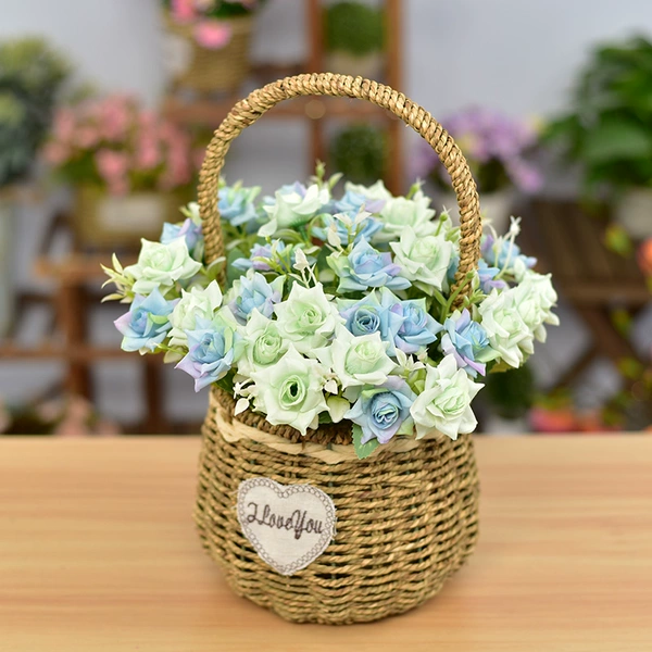Light blue core rose + round