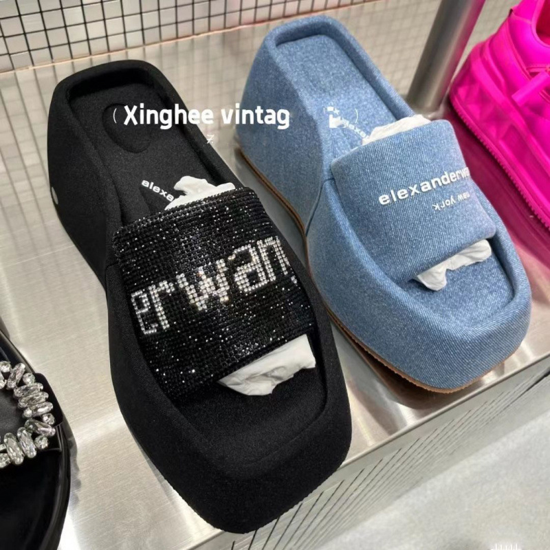 Trendy W King Thick-Soled Slippers for Women, Outdoor Wear, Height-Increasing, Wide-Foot, Wear-Resistant, Ins-Style, Petite High-Heeled Sandals for Women