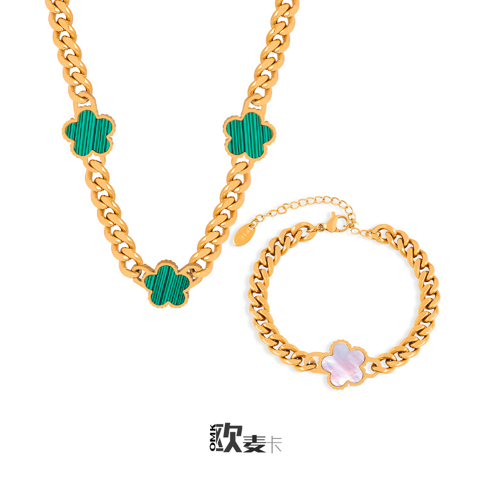 Flor de cinco hojas de la Reina Madre con incrustaciones de collar de diseño de acero de titanio chapado en oro de 18 quilates todo partido pulsera de cadena gruesa traje de joyería