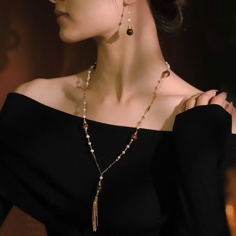 Perla natural ojo de tigre oreja gancho pendientes collar conjunto retro alta sensación pendientes temperamento joyas al por mayor