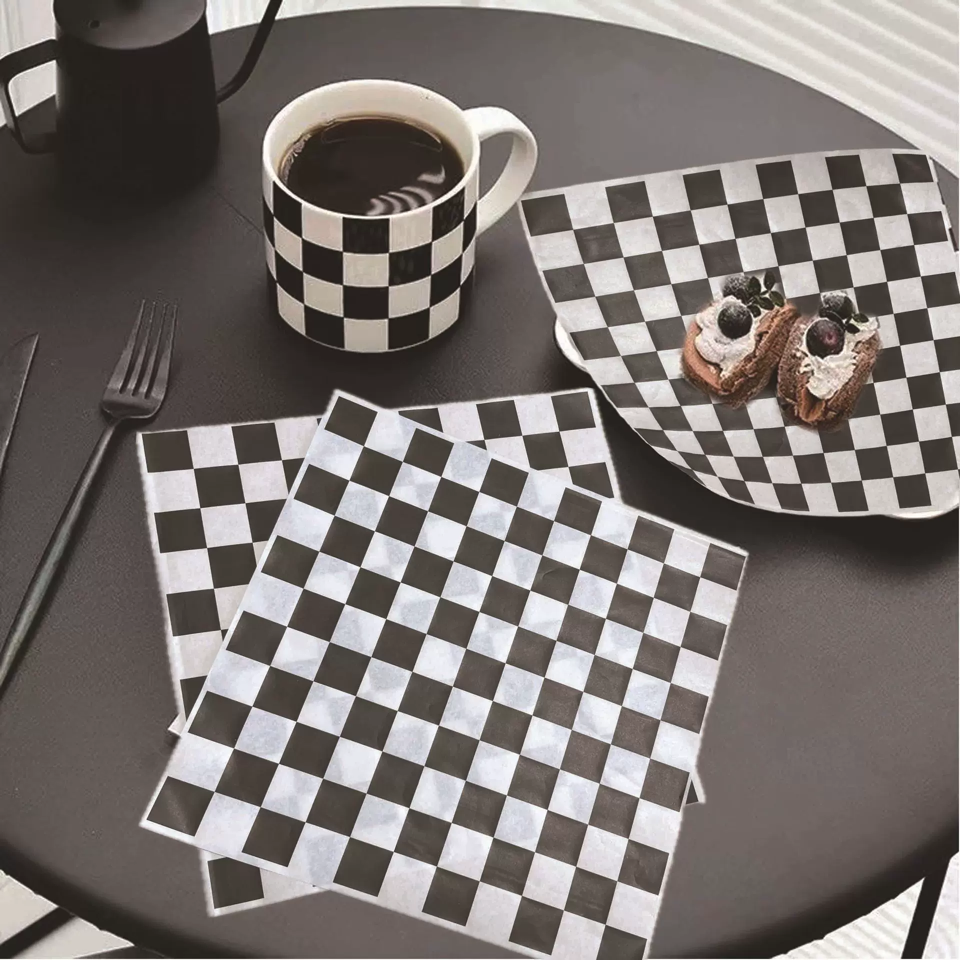 现货棋盘格餐垫纸 汉堡纸 三明治包装纸 可防水防油淋膜纸 防油纸