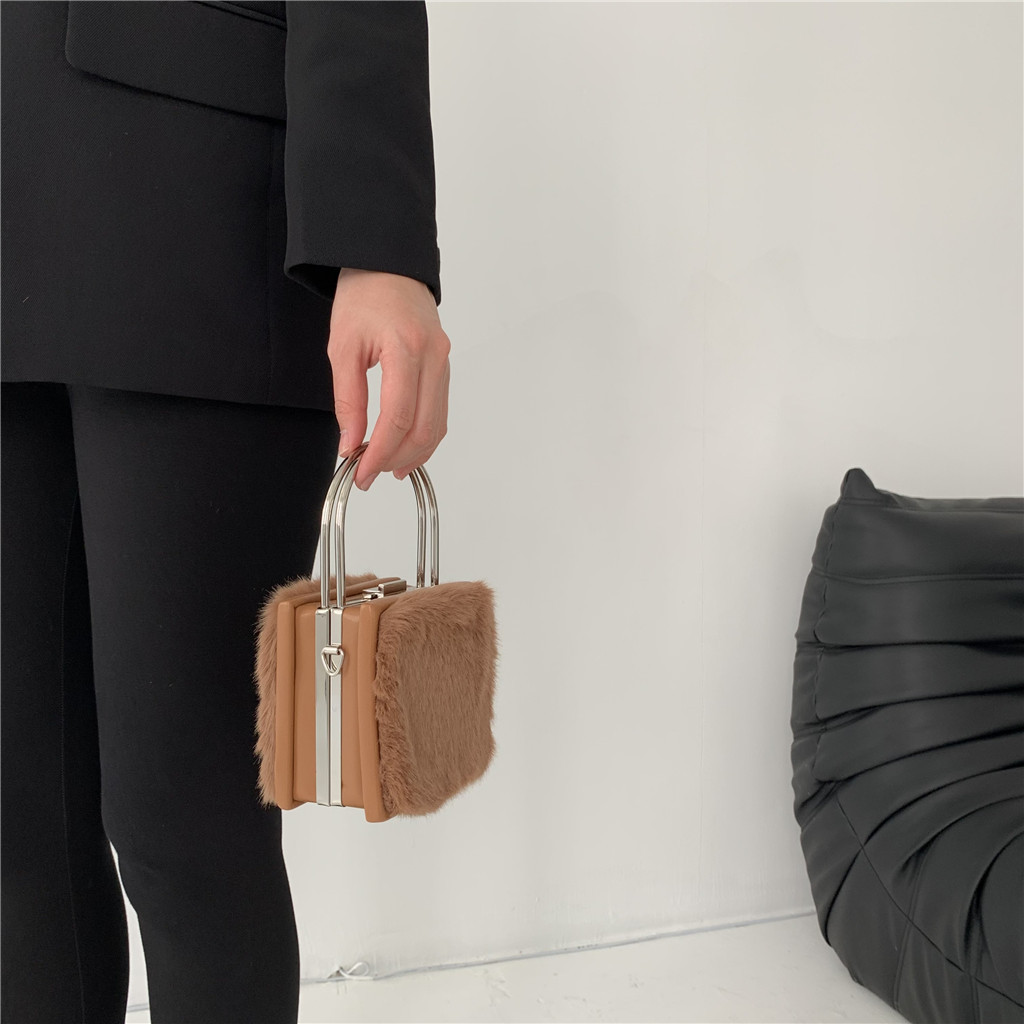 秋冬毛绒小包新款金属夹子包设计感斜挎迷你包bag 时尚轻奢-阿里巴巴