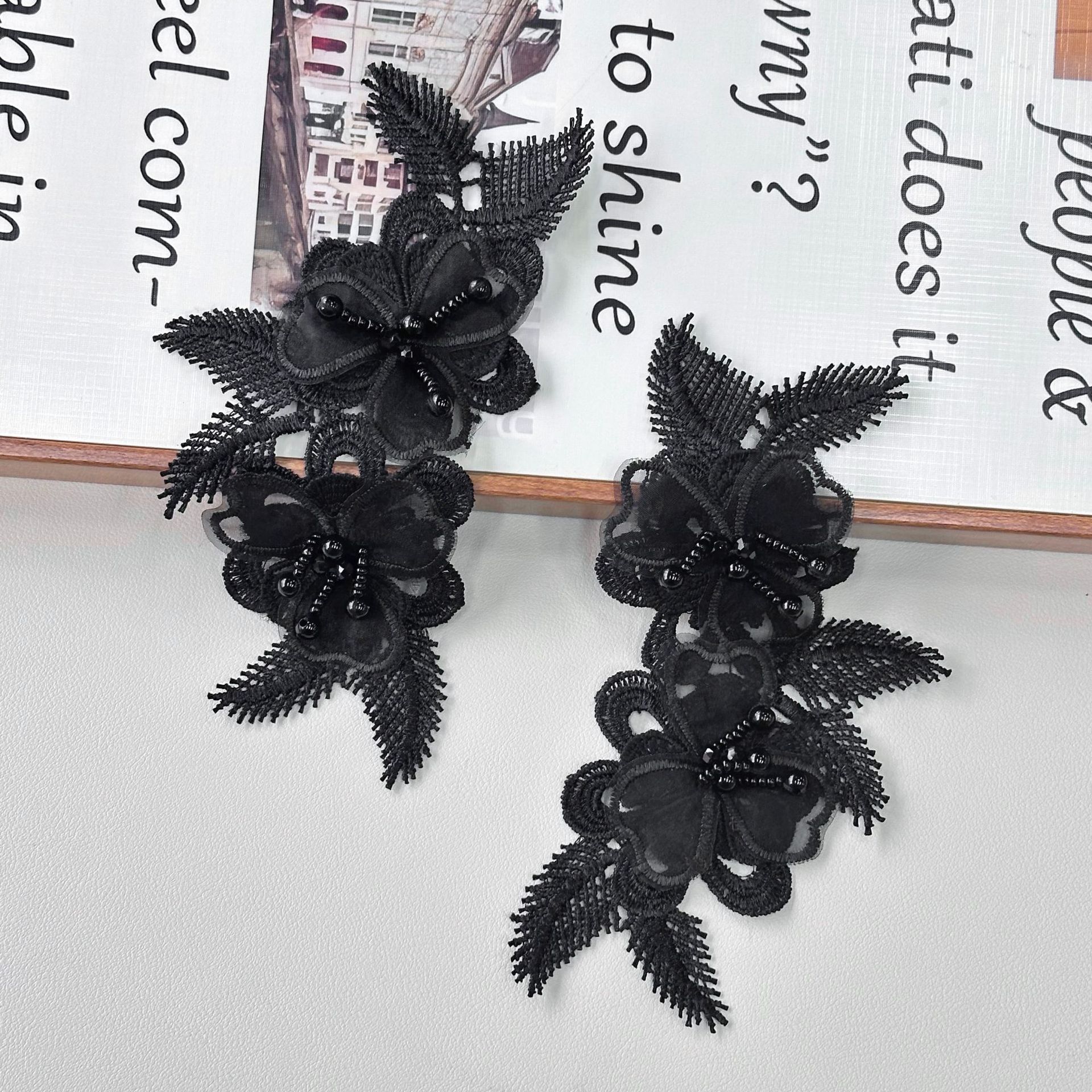Flor de encaje negro bordado flor flor tridimensional ramas y hojas flor diseño de prendas de vestir fábrica directa al por mayor