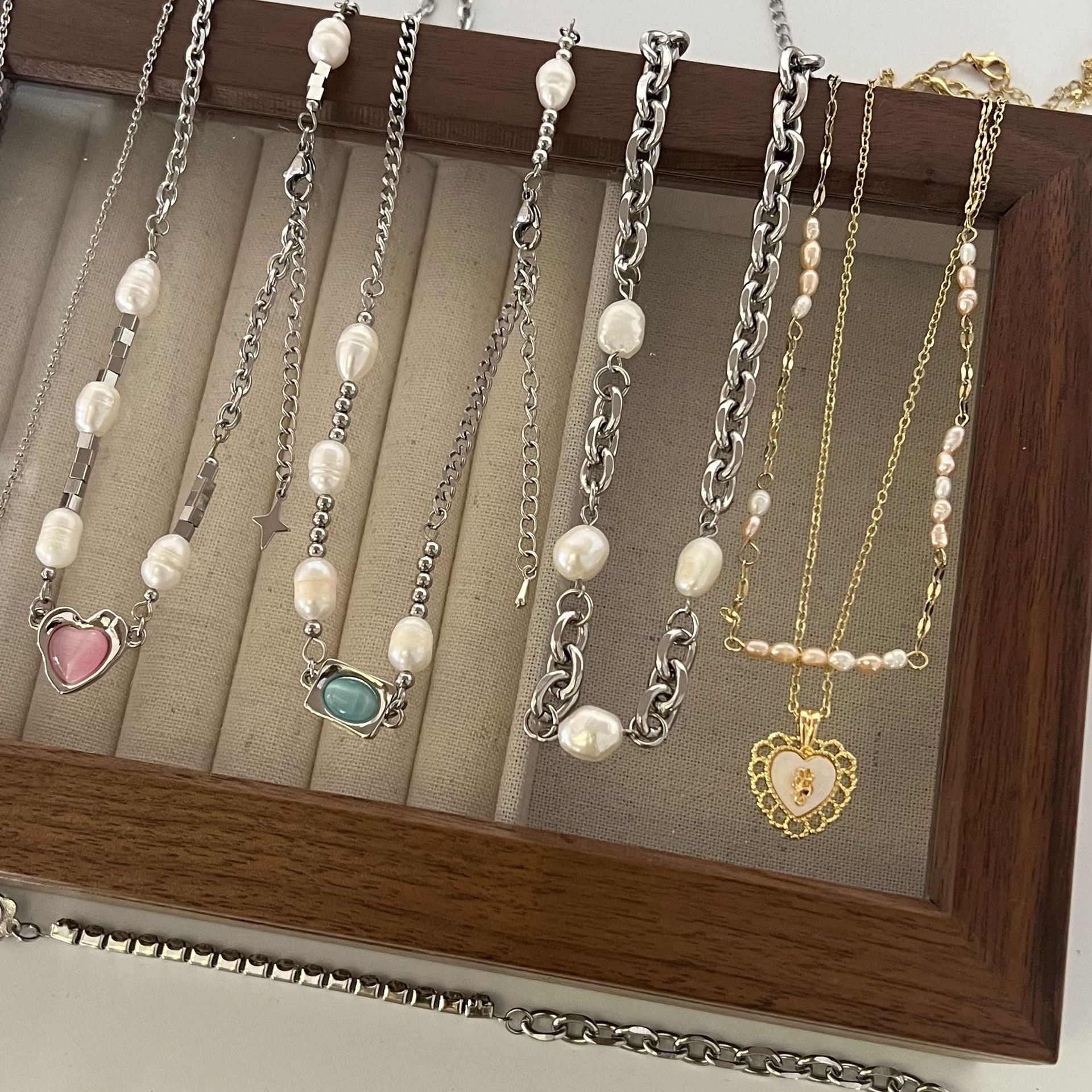 Fashionable universal small design retro necklace
