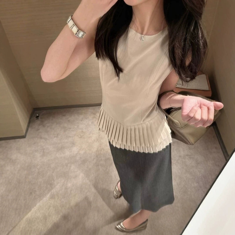 Private Fashion! Stylish Women's 2026 Pleated Vest with Irregular Hem, Commuter Top with a High-End Feel