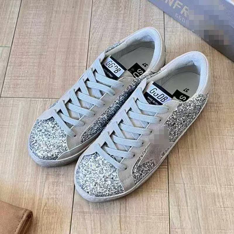 Alta versión coreana pequeños zapatos sucios mujer 2025 nuevos zapatos de cuero retro viejo plano casual estrella zapatos sucios