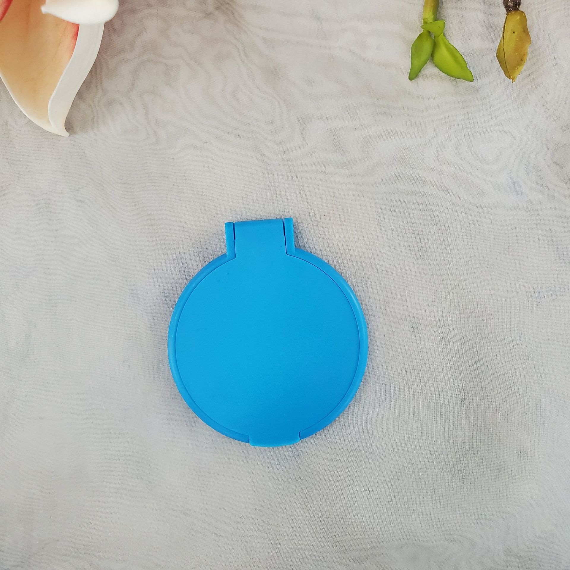 Espejo mini plegable conveniente para llevar con el cuerpo, espejo de maquillaje, espejo de bolsillo redondo, espejo pequeño, espejo publicitario, logotipo impreso, suministro de stock image 10