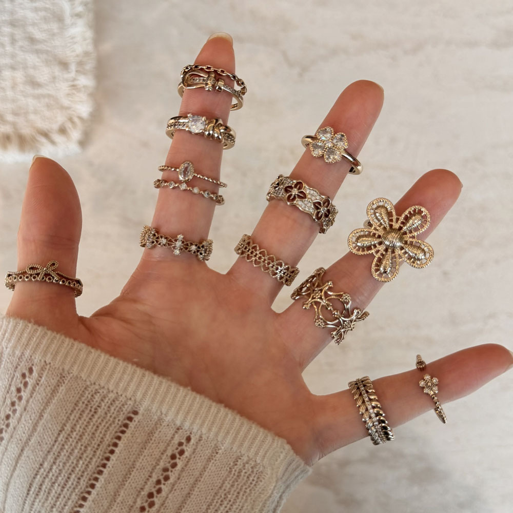 Xiaohongshu's New Coffee Gold Hollow-Out Brushed Flower Ring for Women, Autumn and Winter Embroidered Small Flowers, Simple and High-End with a Sense of Light Luxury