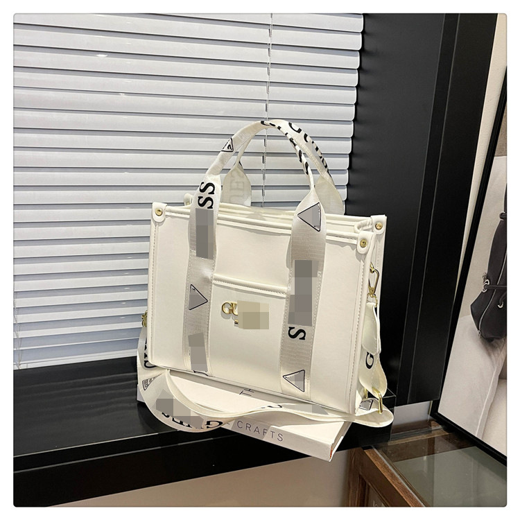 Bolso bandolera con letras de comercio exterior transfronterizo para mujer 2025 nueva tendencia de moda bolso de mensajero portátil impreso