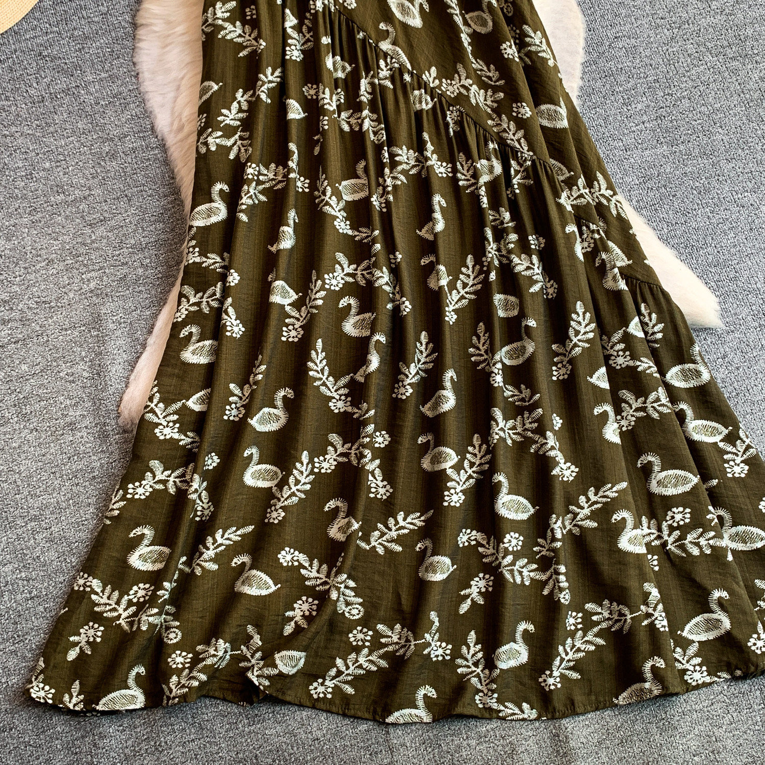 Women's Retro Print V-Neck Dress with Pockets Loose A-Line Skirt Casual Chinese Style Suspender Dress 2026 New Fashion_ecoleips.com