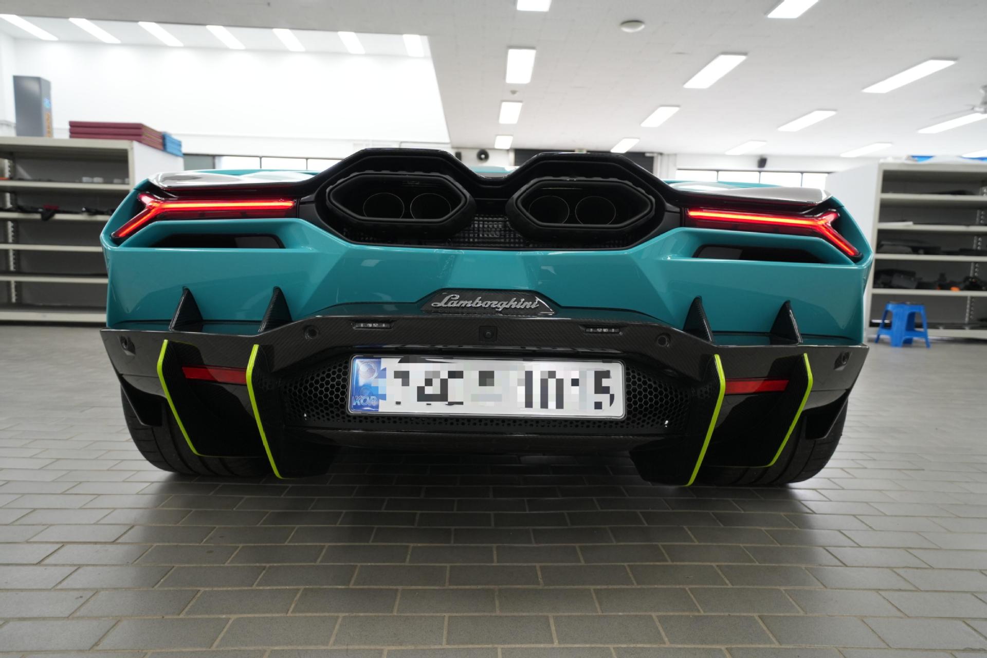 Suitable for Lamborghini's new Aventador Revuelto, modified with original OEM upgraded dry carbon fiber body kit