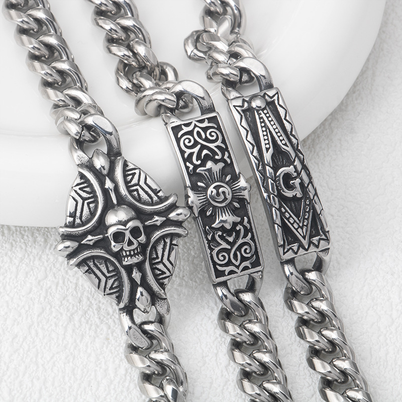 Stainless Steel Men's Trendy Hip-Hop Punk Personalized Creative Style Skull Casting Titanium Steel Thick Bracelet Bracelet Stainless Steel Men's Trendy Hip-Hop Punk Personalized Creative Style Skull Casting Titanium Steel Thick Bracelet Bracelet