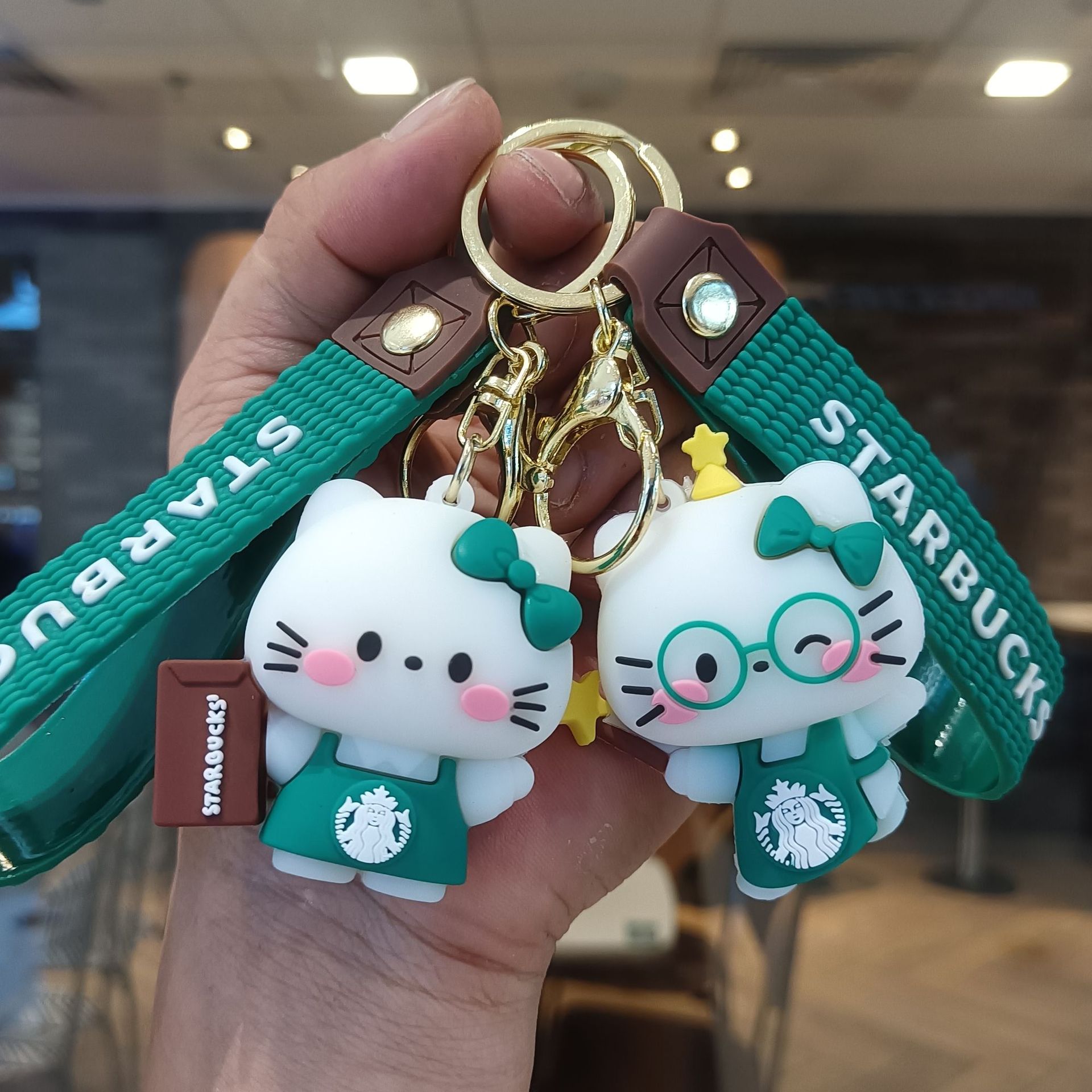 Nuevo estilo de dibujos animados Starbucks lindos llaverillos de automóviles colgantes bolsos colgantes pequeños regalos de pareja