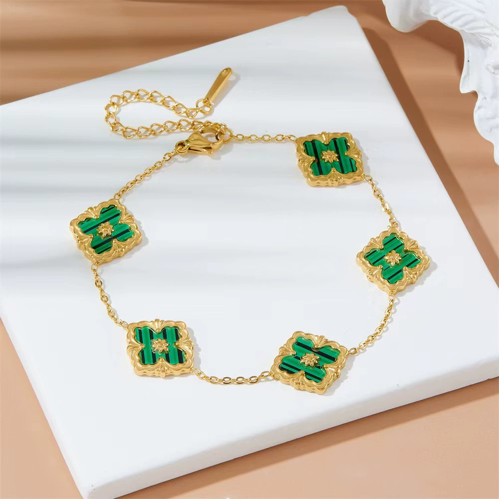 Pulsera de trébol de acero titanium vendedora caliente transfronteriza europea y americana con incrustaciones de concha pulsera colgante pulsera de diseño avanzado sin desvanecimiento al por mayor