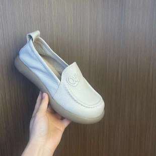 Real Soft Leather Retro Soft-Soled Flats for Women 2025 Spring New Style Shallow Flats Flats Mom's Shoes Casual Non-Slip White Shoes