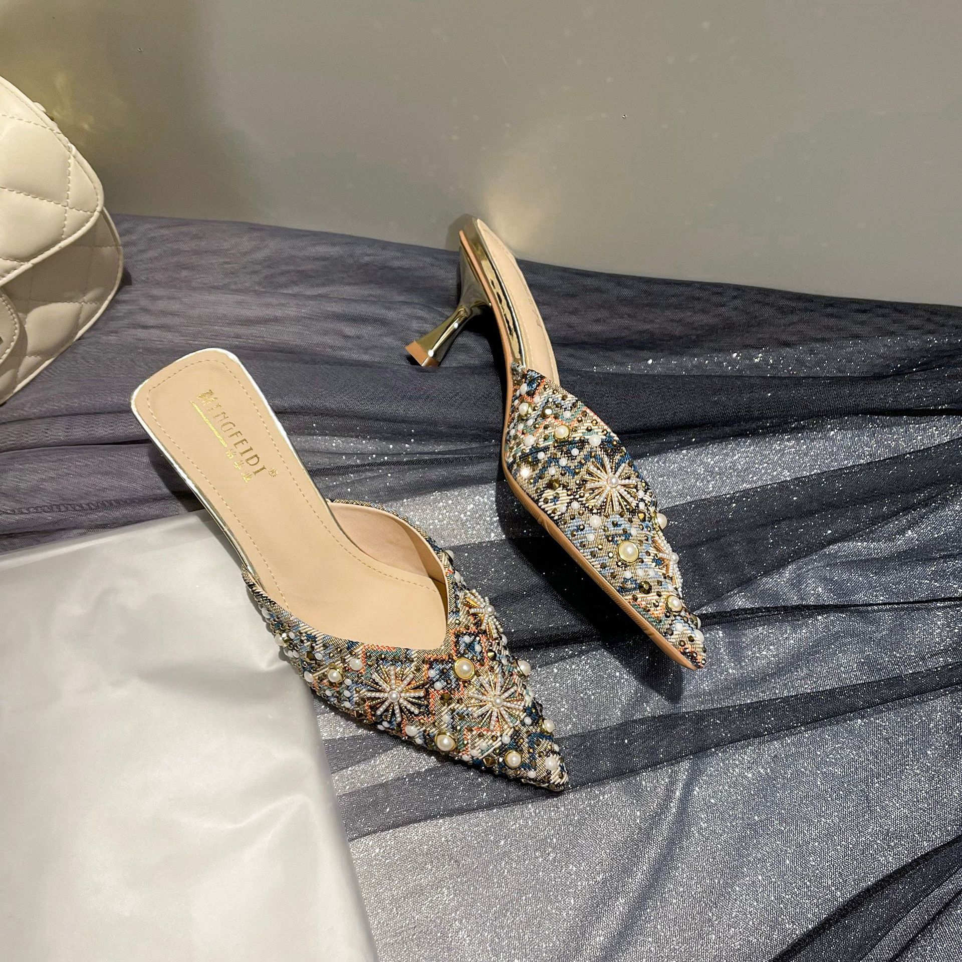 Verano 2025 nuevas medias zapatillas de diamantes de imitación de celebridades de Internet, sandalias Baotou, zapatillas de tacón alto, mujeres, tacones de aguja de moda, puntiagudos image 7