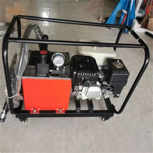 成德 搭配复动式液压泵作业  汽油机泵站