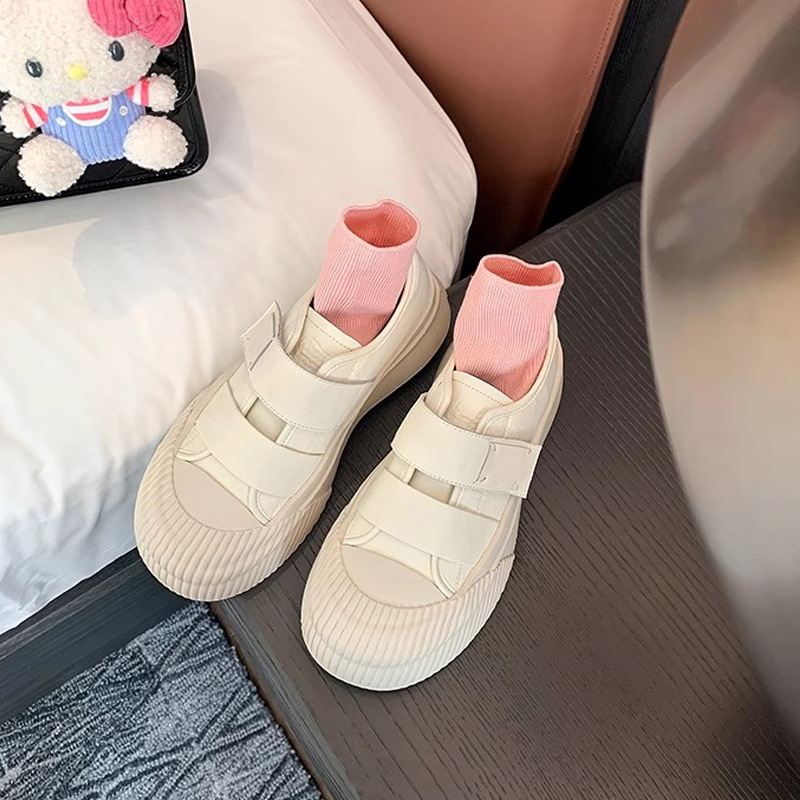 2024 otoño y invierno nuevo tipo de goma suave ~ gran cabeza redonda velcro galletas de cuero zapatos casuales de suela gruesa zapatos blancos de mujer