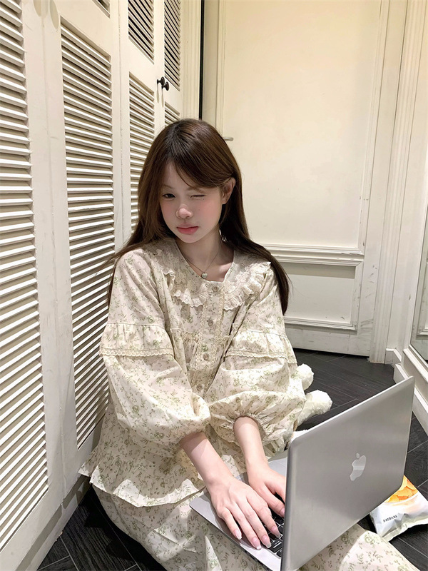 Wholesale Supply: Sweet Lace-Trimmed Doll Collar Floral Homewear Pajama Set Wholesale Supply: Sweet Lace-Trimmed Doll Collar Floral Homewear Pajama Set