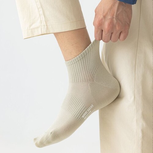 Men's socks spring and summer thin cotton mid-tube socks, boneless antibacterial cotton socks, deodorant sports black and white cotton socks