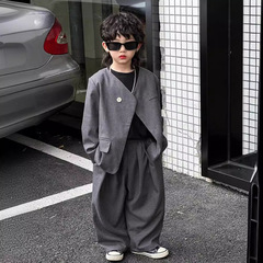 男の子のスーツのスーツのスーツの2025春のタイプのシンプルな洋風のゆるい子供のスーツのドレスのコート