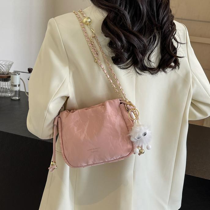 Bolsa de cordón de cadena de sentido de alta calidad para mujer 2025 nuevo bolso de hombro popular de todo fósforo bolso de cubo de textura de nicho de moda