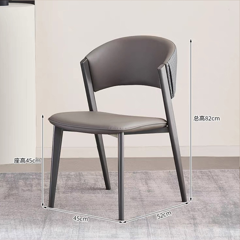 짙은 회색