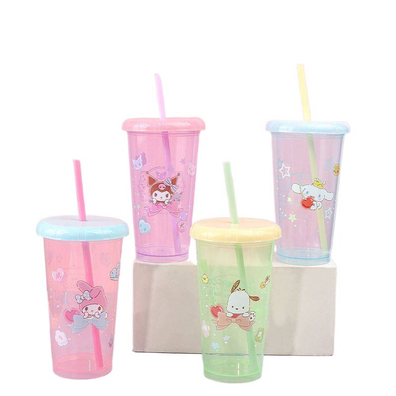 MINISO famosa taza de agua de calidad Sanrio serie taza de plástico de paja 4 piezas conjunto de taza de agua de 520mL portátil lindo