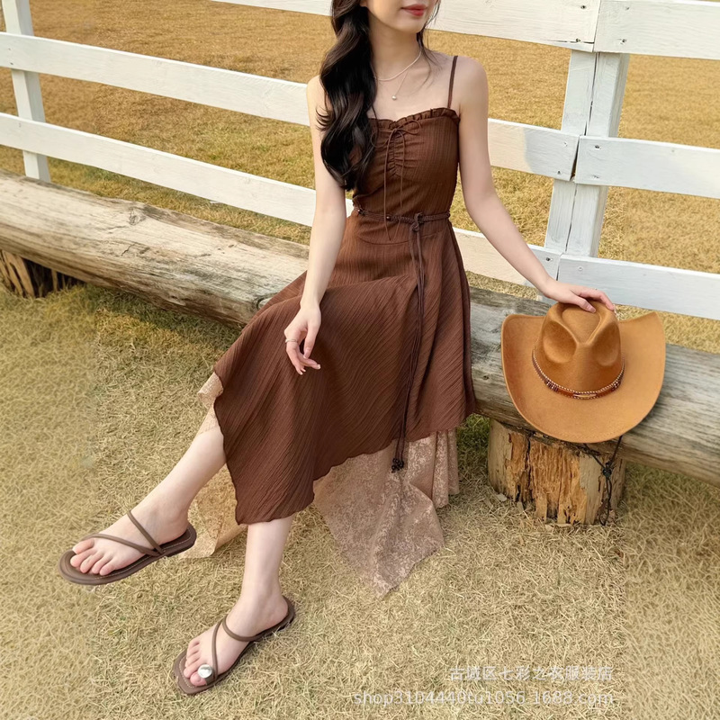 Ethnic Style New Spring-Summer Fashion Xinjiang Seaside Travel Unique Design Photo-Friendly Spaghetti Strap Dress in Coffee Color Series Ethnic Style New Spring-Summer Fashion Xinjiang Seaside Travel Unique Design Photo-Friendly Spaghetti Strap Dress in Coffee Color Series