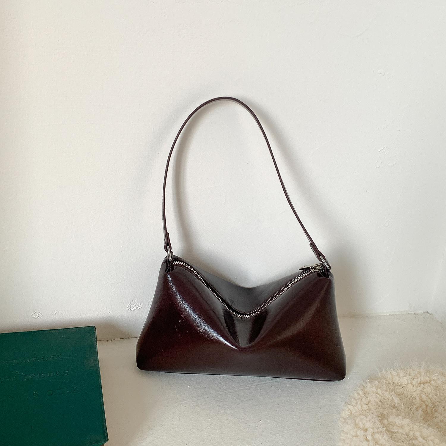 New Small Square PU Leather Bag - Minimalist High-End Niche Underarm Baguette Bag, Retro Fashion Versatile Shoulder Bag for Women - Thumbnail 8
